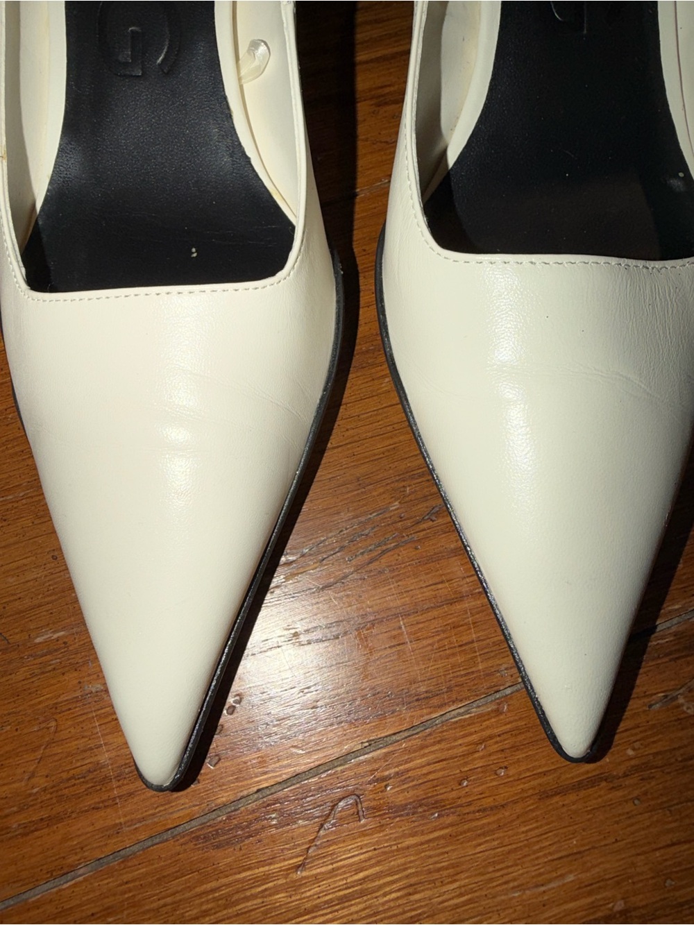 Mango Cream Pointed-Toe Pumps with Black Insole - Picture 2 of 4